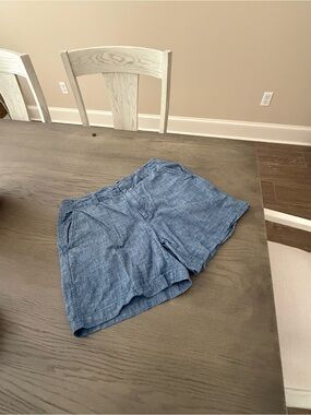 GAP Downtown Khaki Lightweight Chambray Shorts - size 8